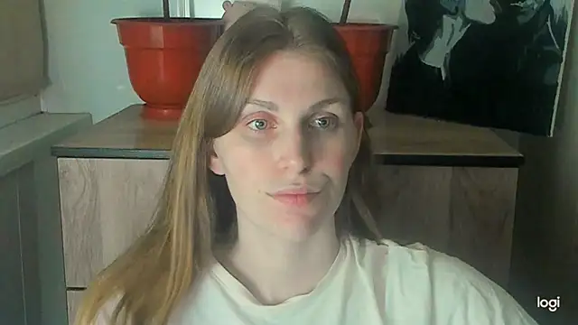 Snapshot of JuliaMuuun chatting on May 11, 2026, 9:45 pm JuliaMuuun online show from May 11, 2026, 9:45 pm