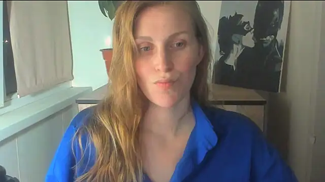 Snapshot of JuliaMuuun chatting on April 18, 2026, 6:54 pm JuliaMuuun online show from April 18, 2026, 6:54 pm
