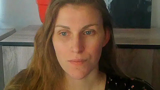 JuliaMuuun online show from July 8, 2026, 12:46 am