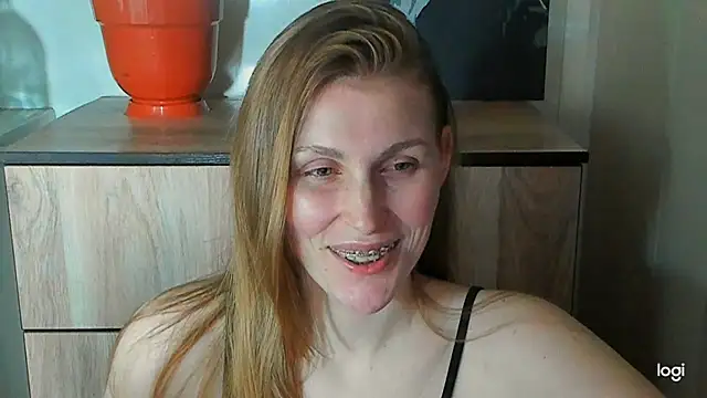 JuliaMuuun online show from July 14, 2026, 9:10 pm