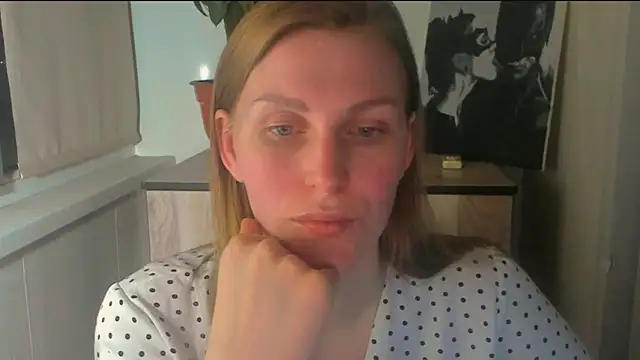 Snapshot of JuliaMuuun chatting on April 28, 2026, 9:30 pm JuliaMuuun online show from April 28, 2026, 9:30 pm
