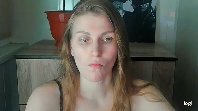 JuliaMuuun online show from July 4, 2026, 11:20 pm