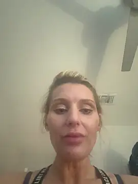 Snapshot of BaddieBossXX2 chatting on May 23, 2026, 11:42 am BaddieBossXX2 online show from May 23, 2026, 11:42 am