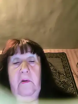 CrystalLime6411 online show from April 16, 2026, 5:25 pm