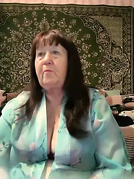 CrystalLime6411 online show from April 17, 2026, 4:10 pm