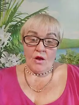 VioletSweet5566 online show from September 9, 2025, 3:32 pm