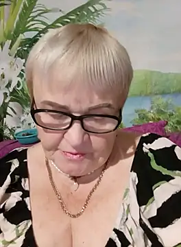 VioletSweet5566 online show from October 2, 2025, 3:59 pm