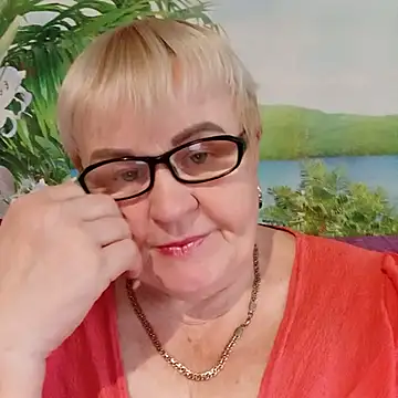 VioletSweet5566 online show from October 21, 2025, 12:48 pm