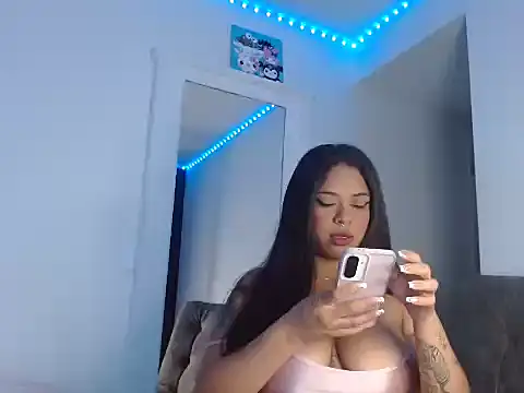 reina reina online show from October 27, 2025, 12:00 am