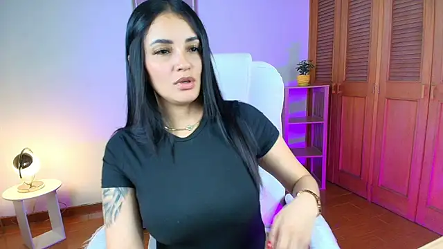 Julieta92  online show from June 25, 2026, 10:37 pm