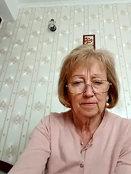 AlikaSwan5821 online show from September 28, 2025, 1:07 pm