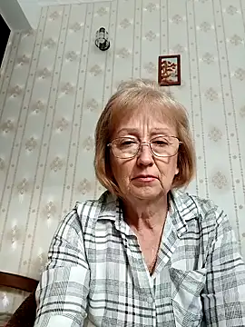 AlikaSwan5821 online show from October 3, 2025, 1:23 pm