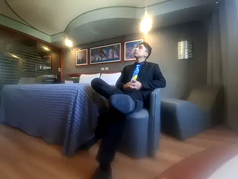 Molly Erik online show from November 14, 2025, 7:17 pm