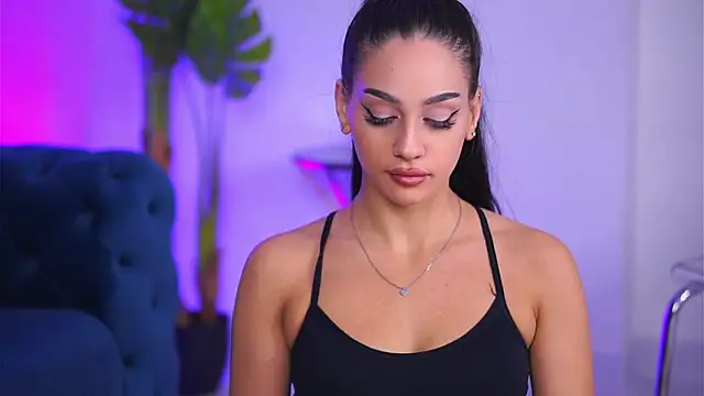 NinaSolenne online show from December 4, 2025, 8:19 pm