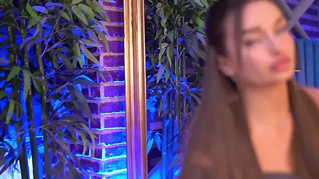 MillaSerene online show from December 1, 2025, 6:36 am