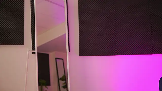 KyssaraPlay online show from December 1, 2025, 8:21 pm