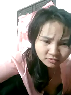 Snapshot of Heulwen-22 chatting on October 24, 2025, 12:53 am Heulwen-22 online show from October 24, 2025, 12:53 am