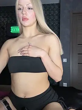 FavoriteKira online show from April 5, 2026, 3:19 pm