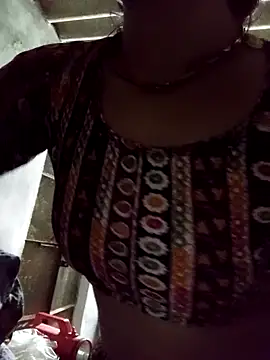 MISS LOVE 001 online show from November 2, 2025, 6:35 pm