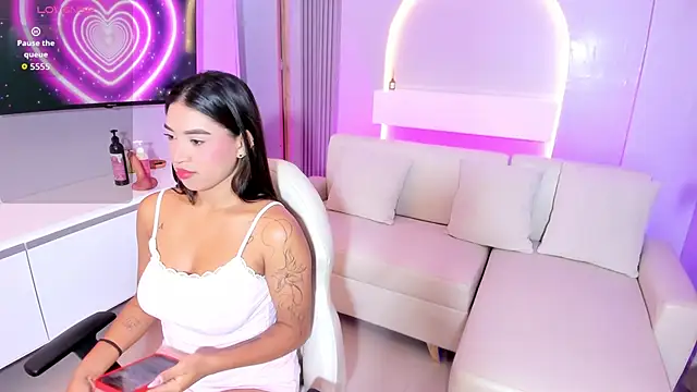 Ailee naughty online show from December 19, 2025, 2:26 am