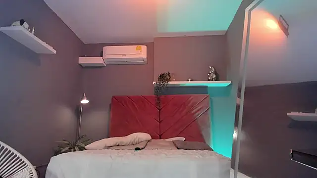 Snapshot of cinnia_ chatting on February 9, 2026, 11:30 am cinnia online show from February 9, 2026, 11:30 am