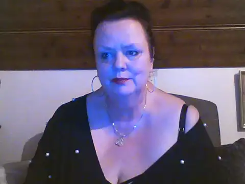 TiffanyMature online show from April 16, 2026, 9:39 pm