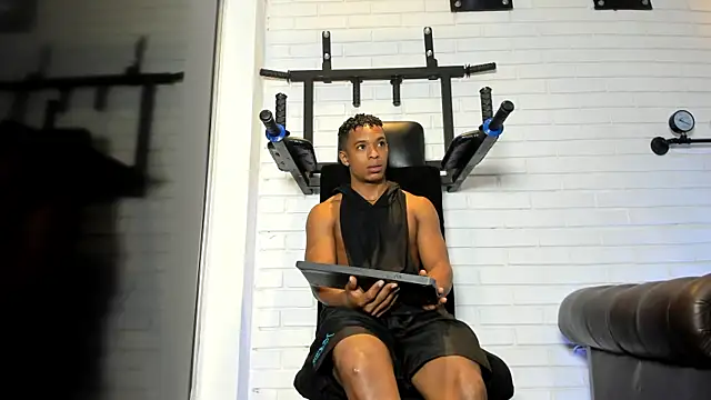 ItaloMoore online show from October 2, 2025, 11:24 am