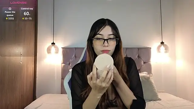 lila min online show from September 18, 2025, 1:58 pm