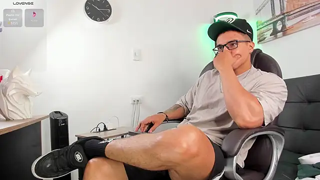 Dash Bukoski online show from November 14, 2025, 1:59 pm