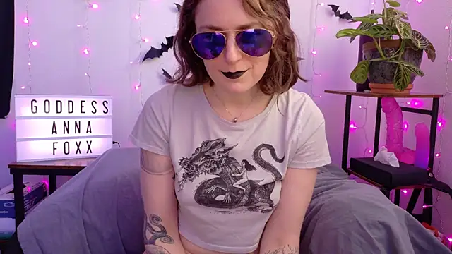 Snapshot of mistressannafoxx chatting on February 26, 2026, 10:10 pm mistressannafoxx online show from February 26, 2026, 10:10 pm