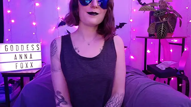 Snapshot of mistressannafoxx chatting on February 23, 2026, 10:21 pm mistressannafoxx online show from February 23, 2026, 10:21 pm