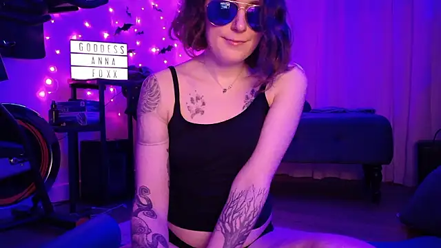 Snapshot of mistressannafoxx chatting on February 3, 2026, 4:21 am mistressannafoxx online show from February 3, 2026, 4:21 am