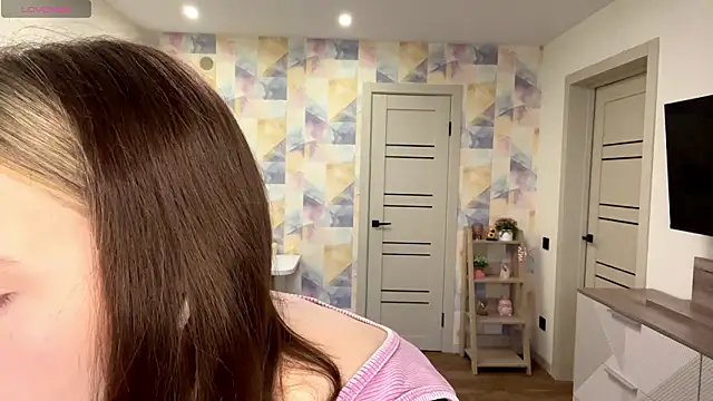 NylaNadler online show from March 4, 2026, 4:31 am