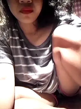 hotmomma8 online show from November 28, 2025, 2:28 pm