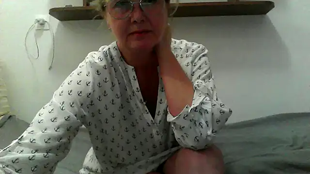 IrynaMolbertx online show from September 30, 2025, 8:04 pm