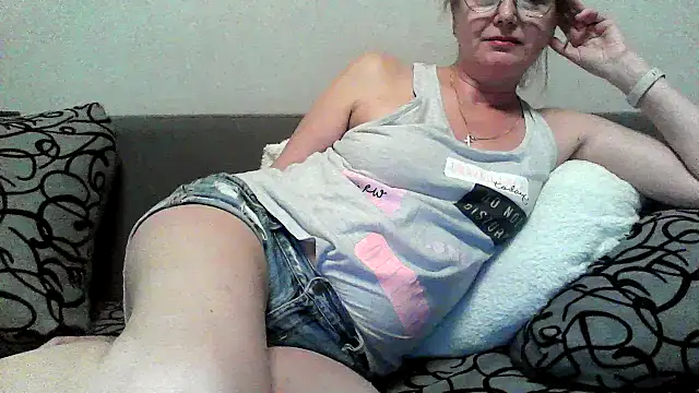 IrynaMolbertx online show from October 31, 2025, 8:38 pm