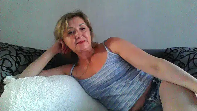 IrynaMolbertx online show from October 20, 2025, 2:06 pm