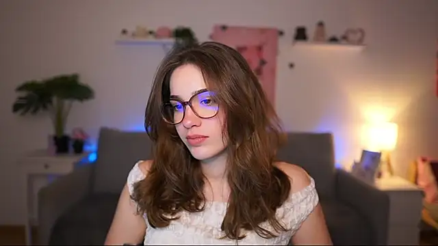 kissie cat online show from February 24, 2026, 2:18 pm