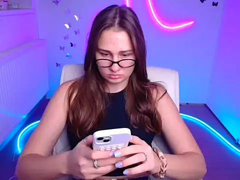 Stefanie Sweet online show from November 4, 2025, 6:28 am