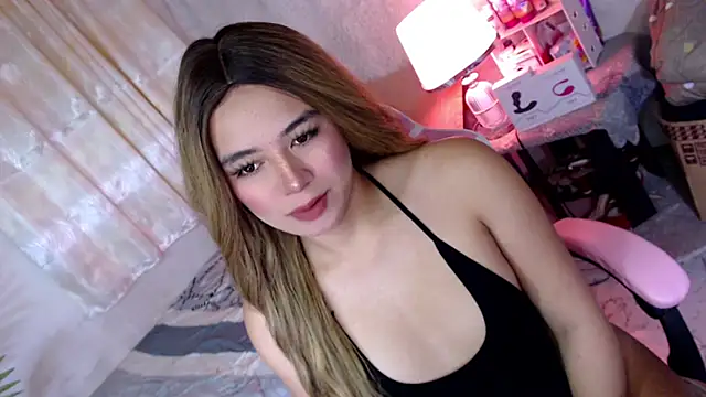 petiteellahxx online show from October 29, 2025, 10:09 pm