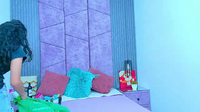 MiaCours online show from November 9, 2025, 1:04 pm