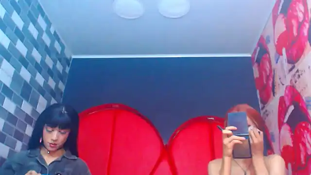 julessxcharlotte online show from November 24, 2025, 2:28 pm