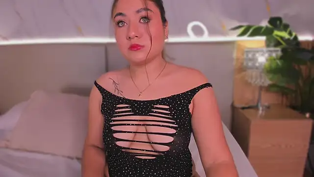 Snapshot of ChloeeMonroee chatting on October 18, 2025, 12:07 pm ChloeeMonroee online show from October 18, 2025, 12:07 pm