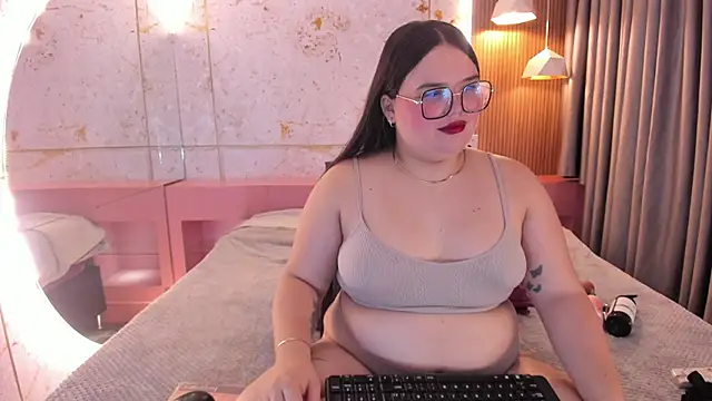 Snapshot of Lushi_Love chatting on March 2, 2026, 2:34 am Lushi Love online show from March 2, 2026, 2:34 am