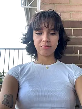 Adry Bach  online show from October 31, 2025, 7:54 pm