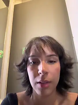 Adry Bach  online show from September 26, 2025, 4:47 pm