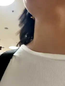 Adry Bach  online show from November 23, 2025, 10:20 pm