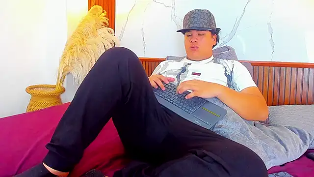 Naim Bennetsex online show from November 13, 2025, 4:00 pm