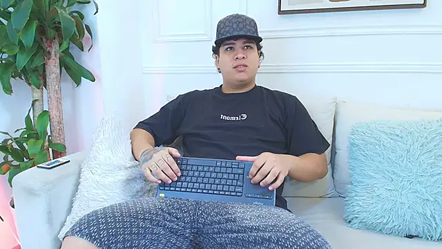 Naim Bennetsex online show from November 12, 2025, 6:34 pm