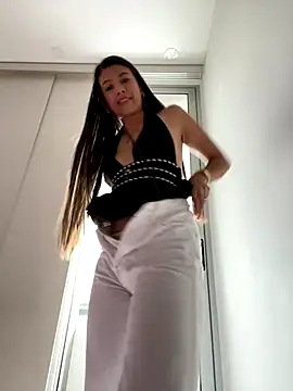 Lenapink19 online show from October 30, 2025, 8:50 pm